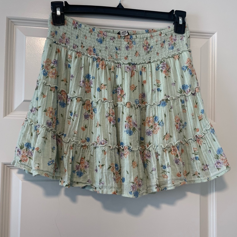 American Eagle Light Green Floral Tiered Mini Skirt